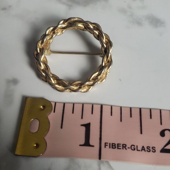Vintage Gold Wreath Brooche Pin - Picture 5 of 5